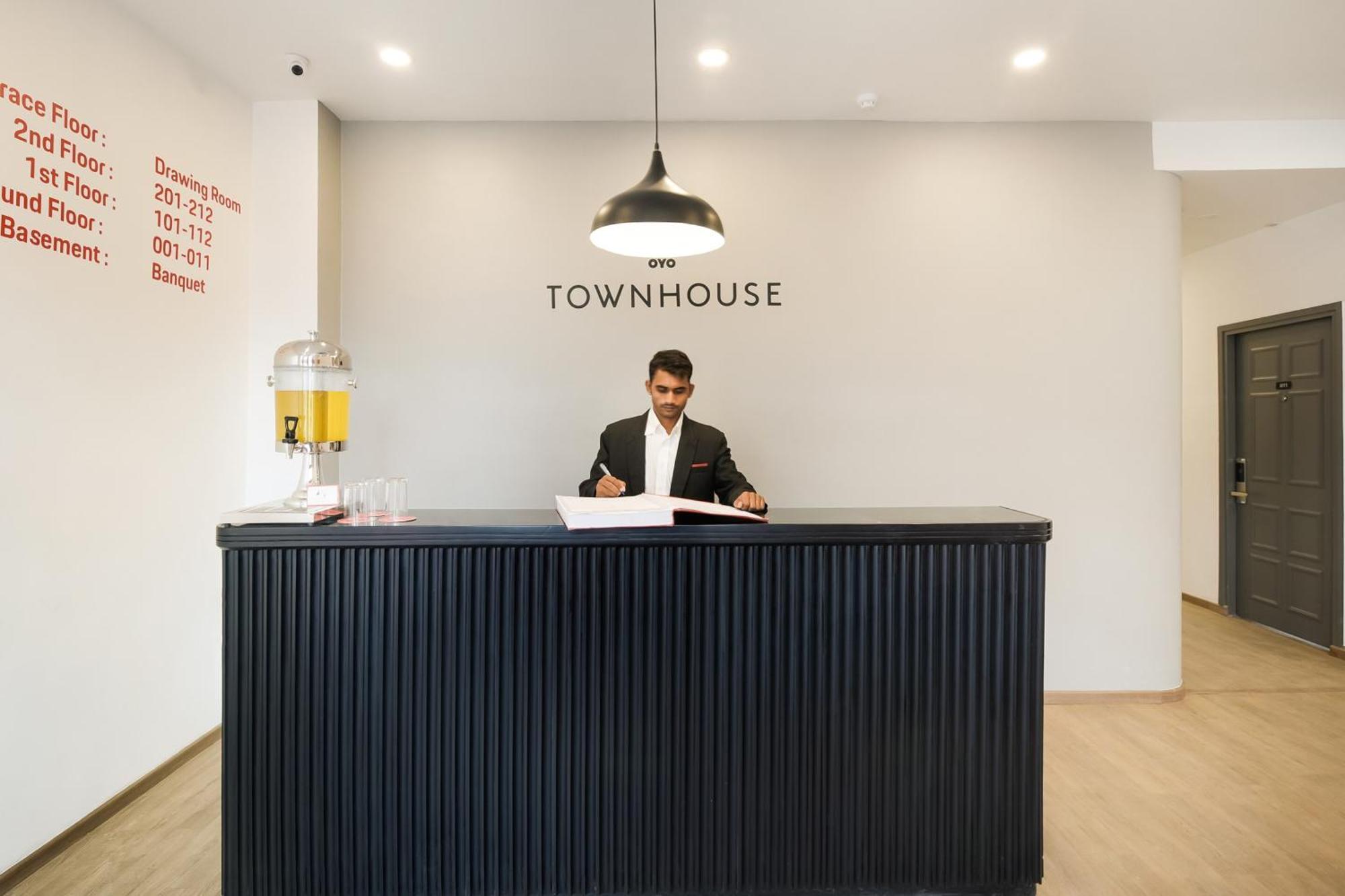 Hotel Townhouse The Awadh Airport Near Chaudhary Charan Singh International Airport Bijnaur Exterior foto